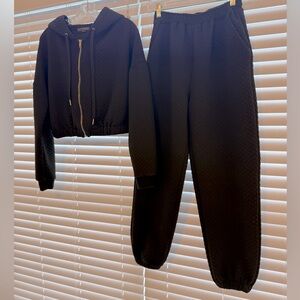 Kittenish Black Quilted Women's Sweat Set. Medium